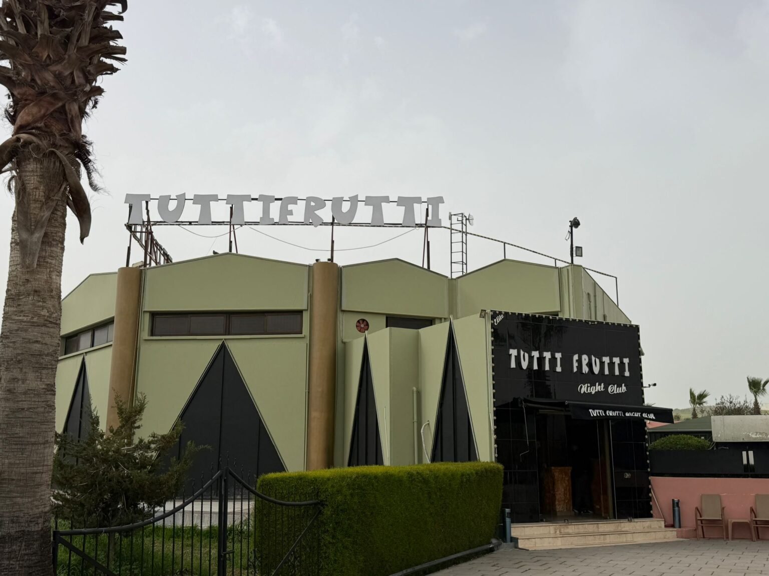 tutti furutti night club